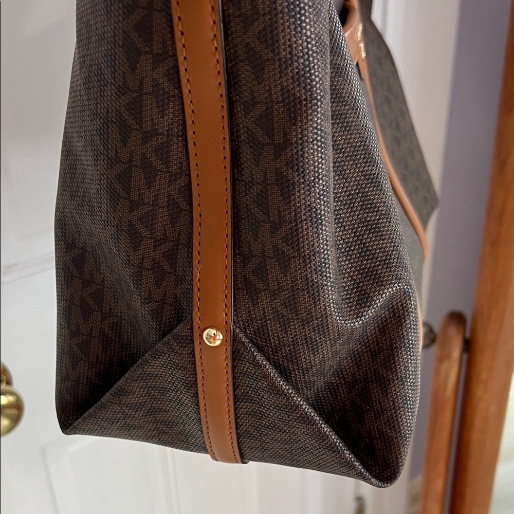 Michael Kors Dark Brown and Tan Bag - Picture 4 of 9